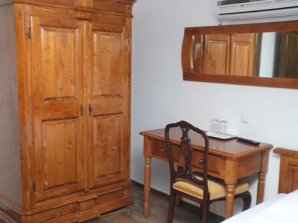Camere De Inchiriat Onelia Alba Iulia Exterior photo